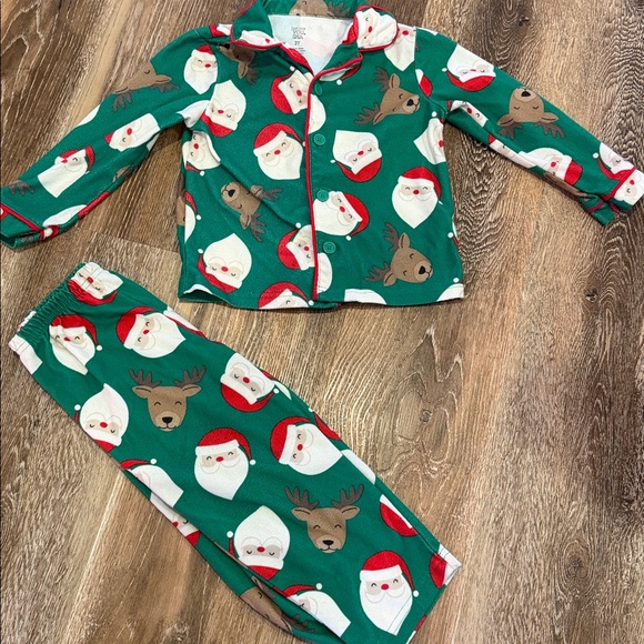 Carter’s Santa & Reindeer Pajama Set Size 3T - Picture 2 of 7
